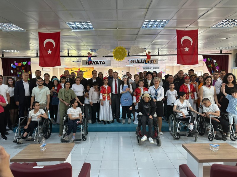 KAYMAKAM İLYAS MEMİŞ ENGELLİLER HAFTASI KAPSAMINDA DÜZENLENEN PROGRAMA KATILDI