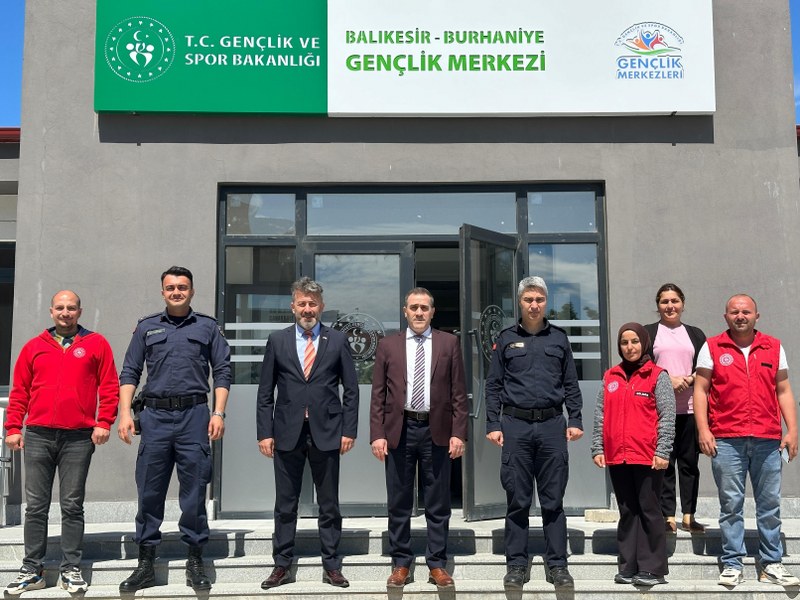 KAYMAKAMIMIZ İLYAS MEMİŞ YAPIMI TAMAMLANAN GENÇLİK MERKEZİNİ ZİYARET EDEREK İNCELEMELERDE BULUNDU