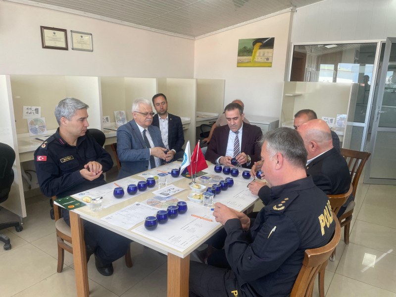KAYMAKAM İLYAS MEMİŞ ZEYTİNYAĞINDA DUYUSAL FARKINDALIK ETKİNLİĞİNE KATILDI